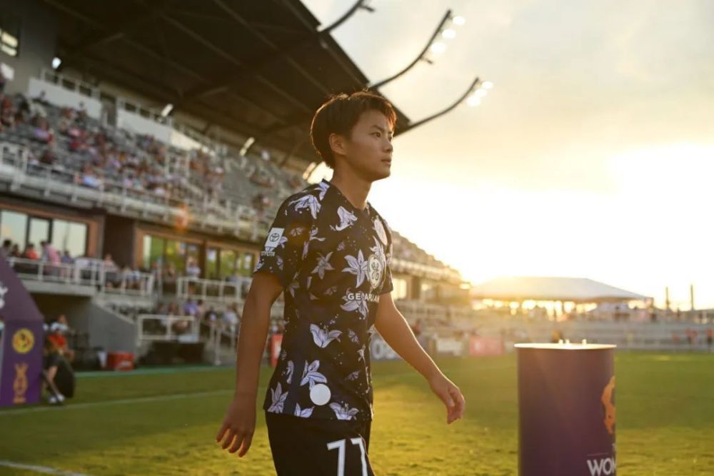第五代与一、二、三、四的冲突不过是儿童在游泳池中戏起的风浪:戏剧主义的电影秩序不是被颠覆，而是被他们/影人和它们/影片的出色才艺所加固、密封和埋葬。